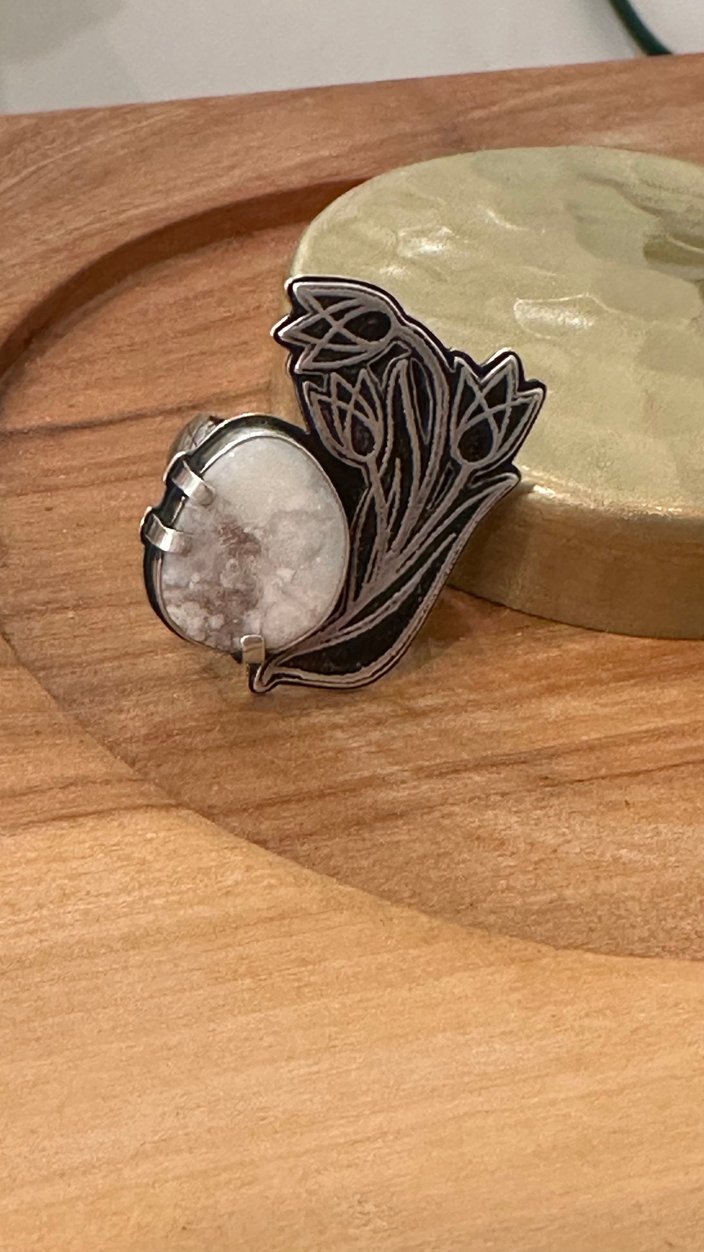 Sprouting Tulips Ring // Size 7.75