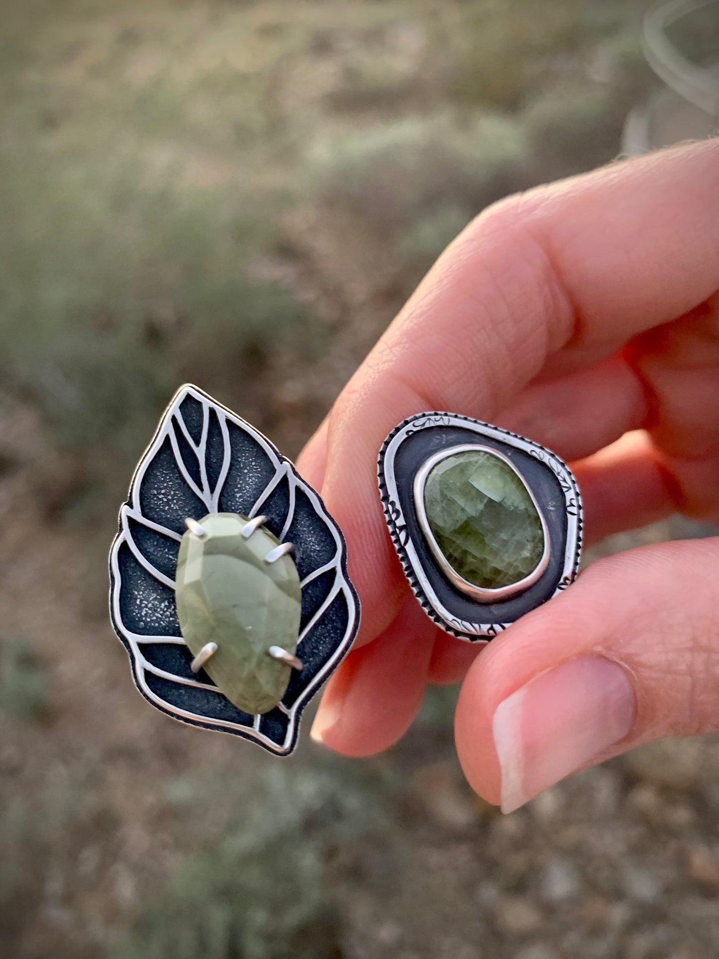 Green Sapphire & Imperial Jasper Split Shank Ring // Size 6/6.25