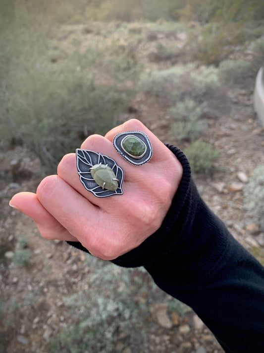 Green Sapphire & Imperial Jasper Split Shank Ring // Size 6/6.25