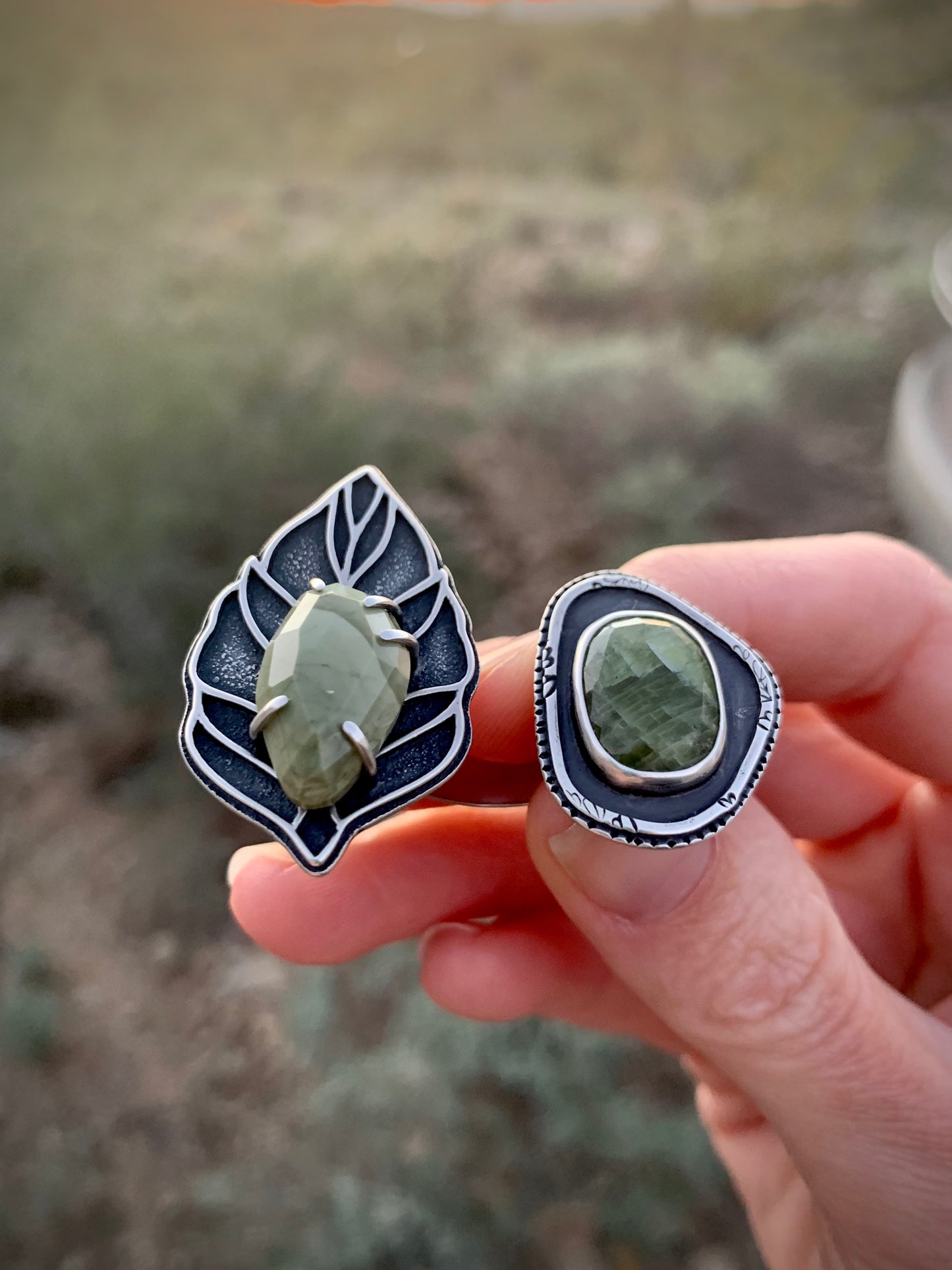 Green Sapphire & Imperial Jasper Split Shank Ring // Size 6/6.25