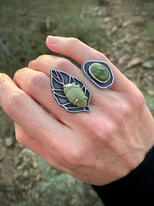 Green Sapphire & Imperial Jasper Split Shank Ring // Size 6/6.25