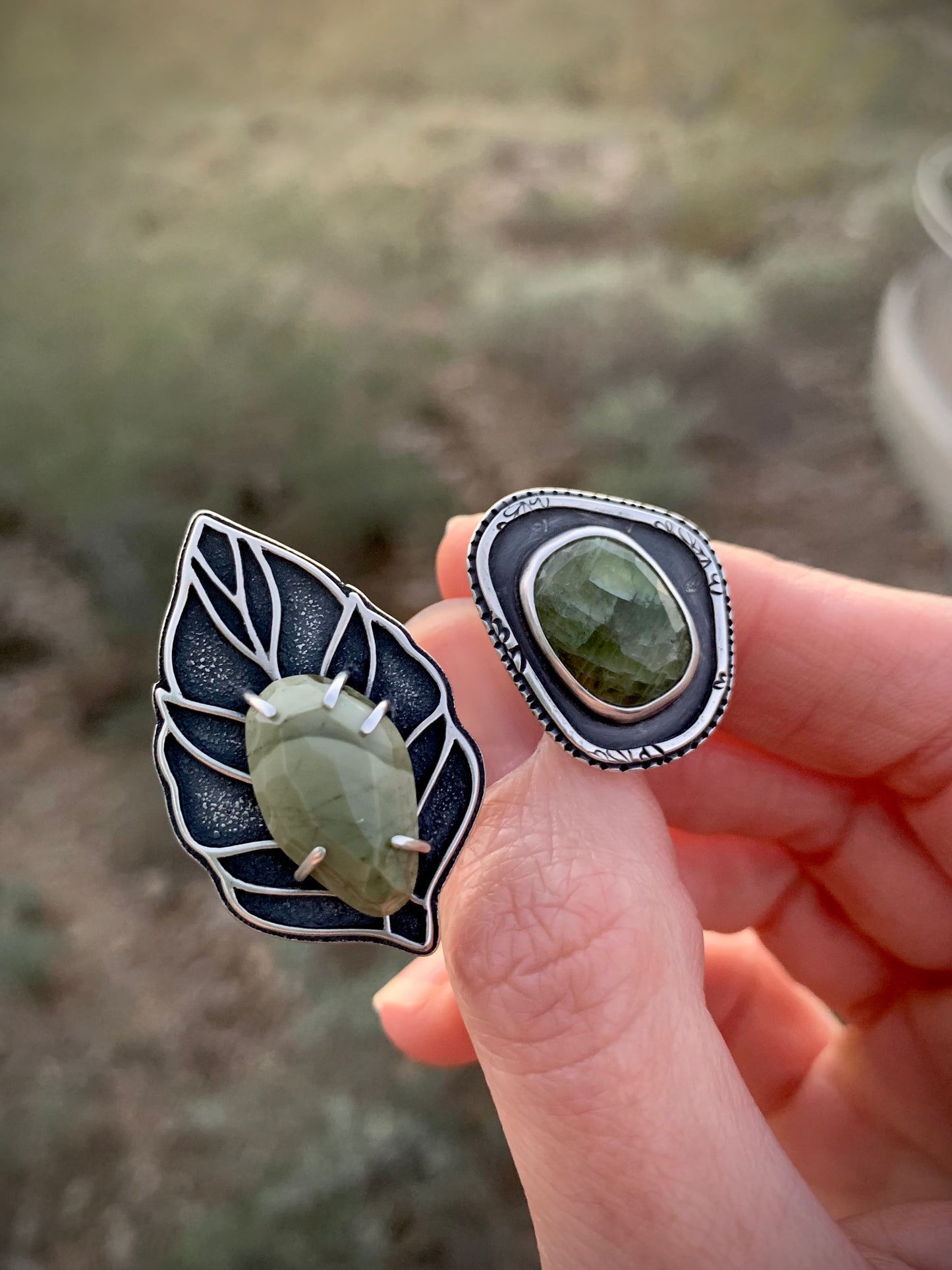 Green Sapphire & Imperial Jasper Split Shank Ring // Size 6/6.25